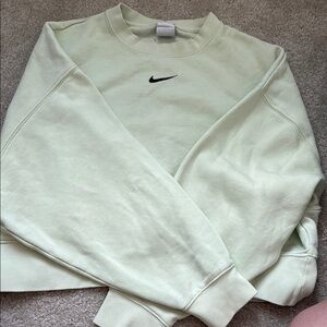 Nike Women’s Essentials Crew Sweatshirt Size S Seafoam/Black | Preowned